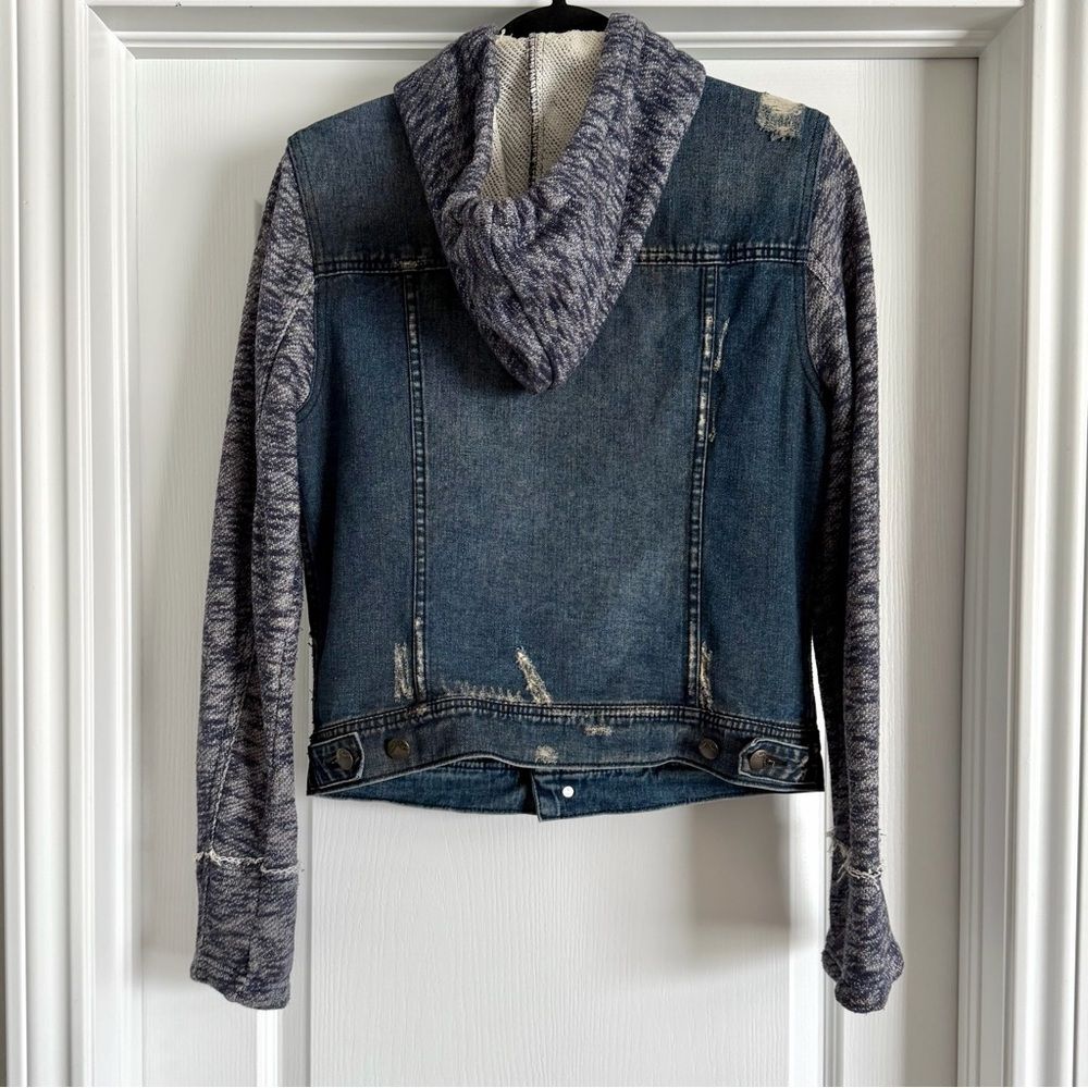 Free People Knit Hooded Denim Jean Jacket Space Dye Knit Sleeve Distressed Sz M - Picture 4 of 12